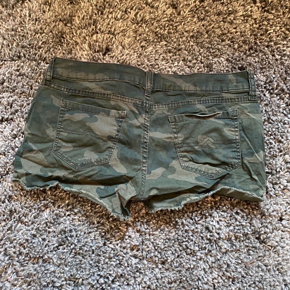 Camouflage Jean Shorts - Juniors Size 5 - Picture 3 of 7